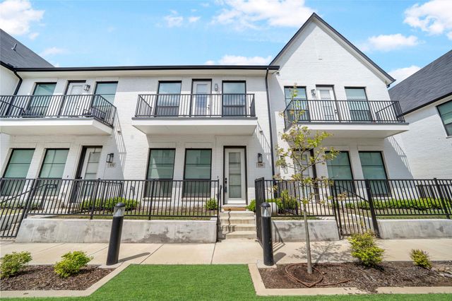 130 Garden Court W, Arlington, TX 76013