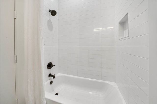 130 Garden Court W, Arlington, TX 76013