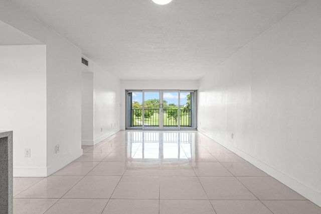 9170 Fontainebleau Boulevard 301, Miami, FL 33172