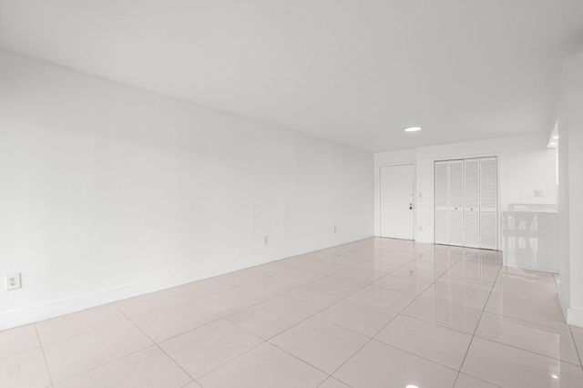 9170 Fontainebleau Boulevard 301, Miami, FL 33172