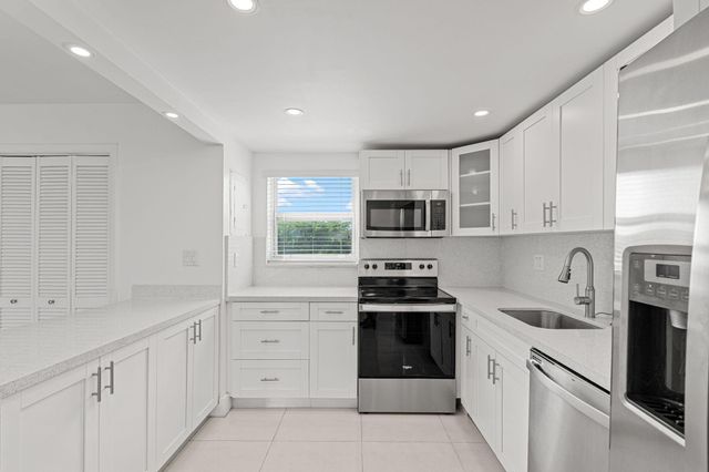 9170 Fontainebleau Boulevard 301, Miami, FL 33172
