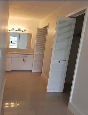 9170 Fontainebleau Boulevard 301, Miami, FL 33172