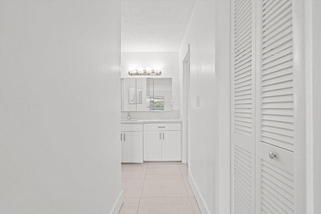 9170 Fontainebleau Boulevard 301, Miami, FL 33172