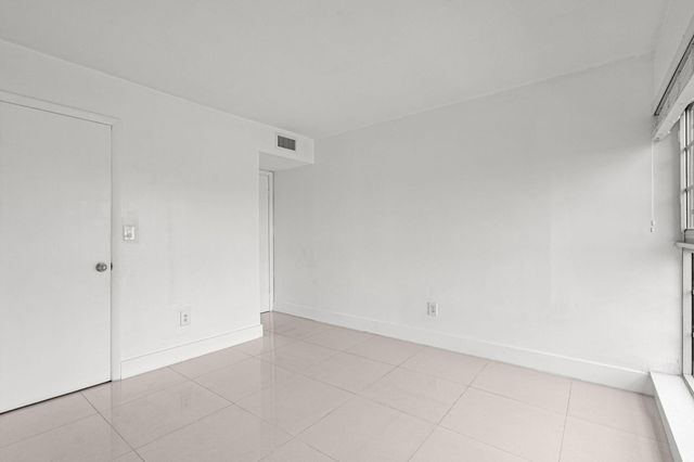 9170 Fontainebleau Boulevard 301, Miami, FL 33172