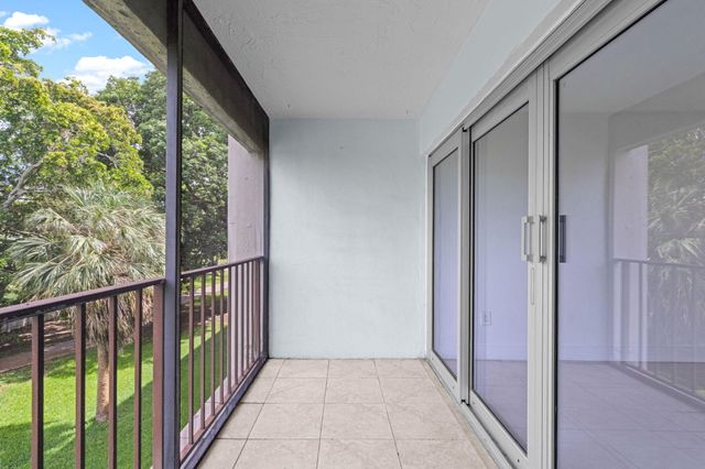 9170 Fontainebleau Boulevard 301, Miami, FL 33172