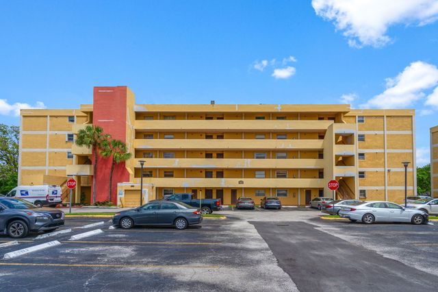 9170 Fontainebleau Boulevard 301, Miami, FL 33172