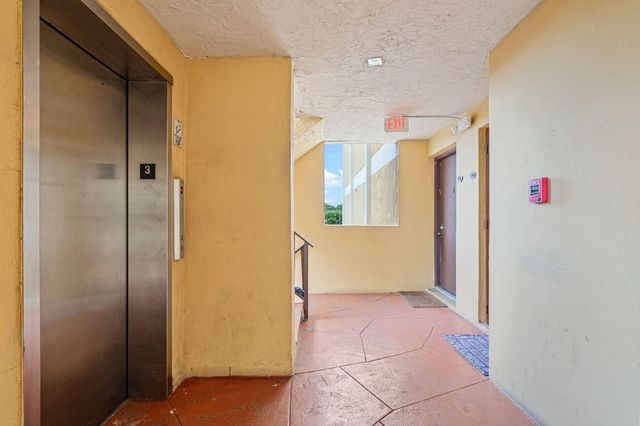 9170 Fontainebleau Boulevard 301, Miami, FL 33172