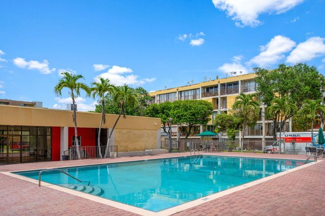 9170 Fontainebleau Boulevard 301, Miami, FL 33172