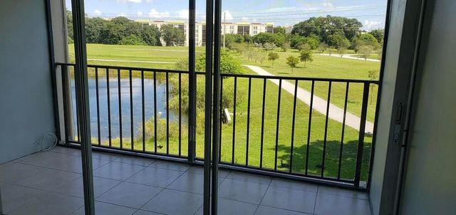9170 Fontainebleau Boulevard 301, Miami, FL 33172