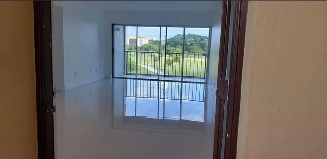 9170 Fontainebleau Boulevard 301, Miami, FL 33172