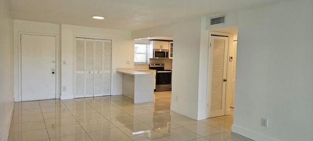 9170 Fontainebleau Boulevard 301, Miami, FL 33172