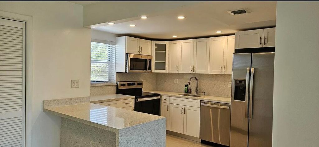 9170 Fontainebleau Boulevard 301, Miami, FL 33172