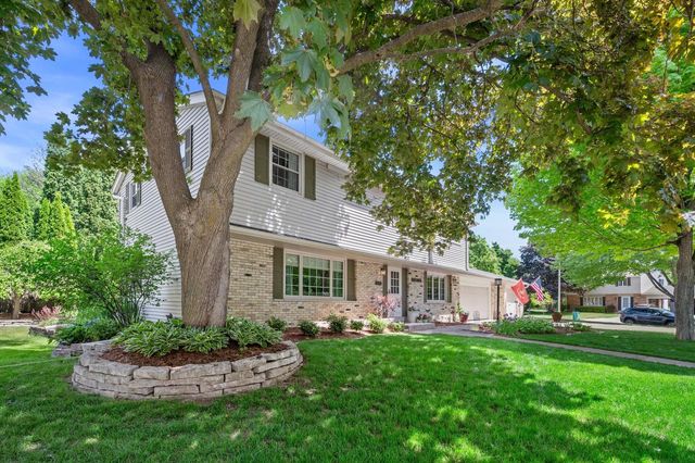 N93W6240 Arbor DRIVE, Cedarburg, WI 53012
