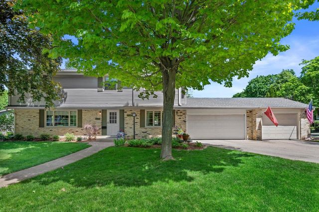 N93W6240 Arbor DRIVE, Cedarburg, WI 53012
