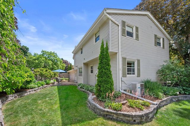 N93W6240 Arbor DRIVE, Cedarburg, WI 53012