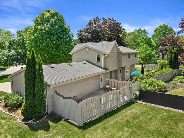 N93W6240 Arbor DRIVE, Cedarburg, WI 53012