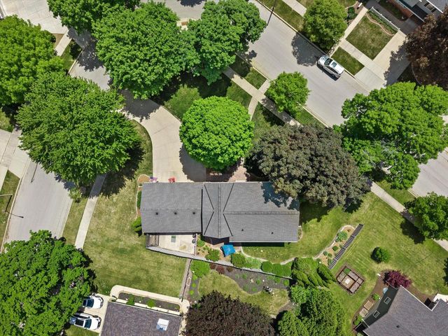 N93W6240 Arbor DRIVE, Cedarburg, WI 53012