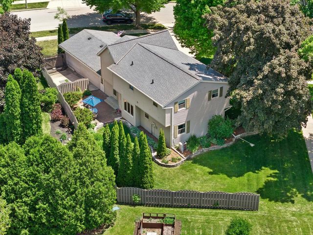 N93W6240 Arbor DRIVE, Cedarburg, WI 53012