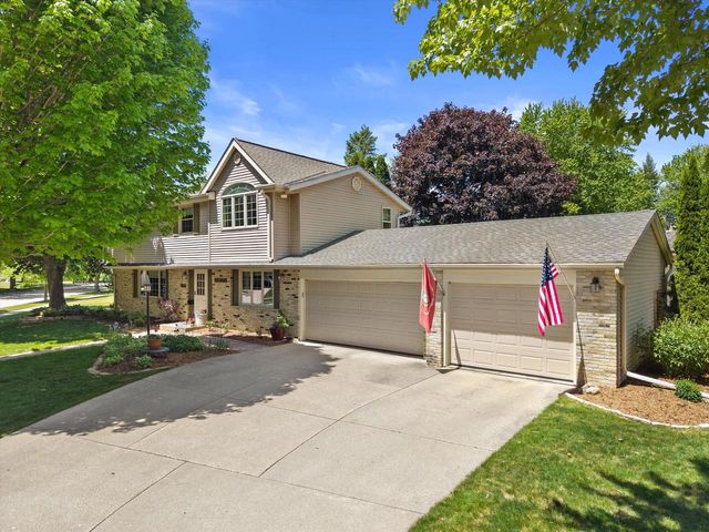 N93W6240 Arbor DRIVE, Cedarburg, WI 53012
