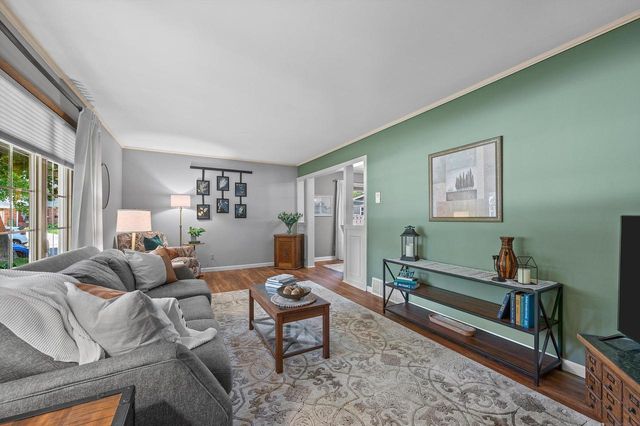 N93W6240 Arbor DRIVE, Cedarburg, WI 53012