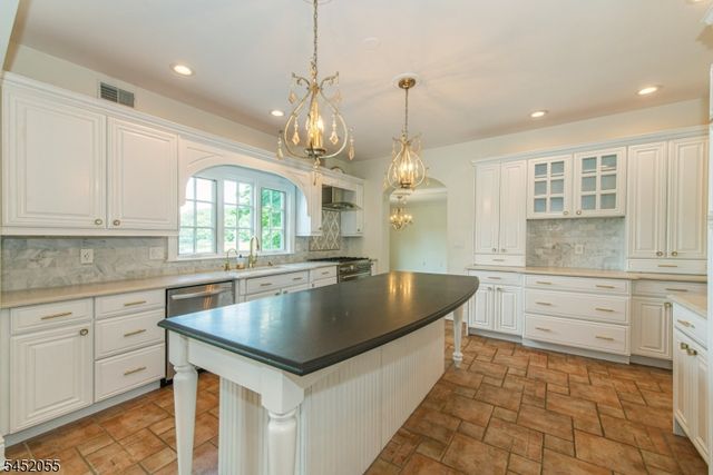 11 N Pocono Rd, Mountain Lakes Boro, NJ 07046