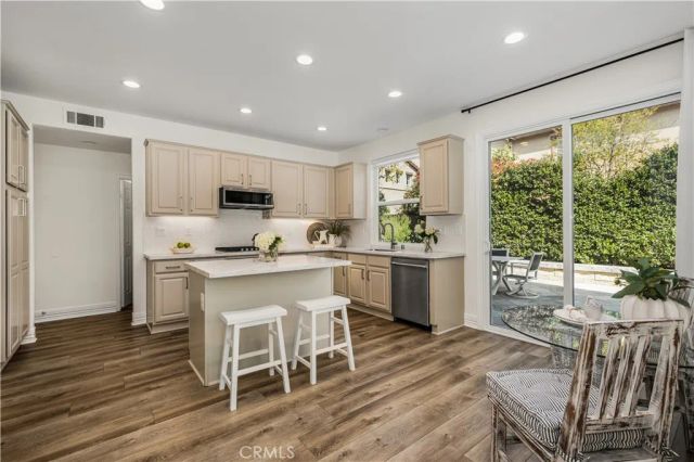 2981 Humeston, Tustin, CA 92782