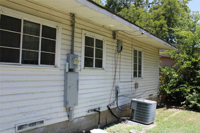 2406 E Illinois Avenue, Dallas, TX 75216