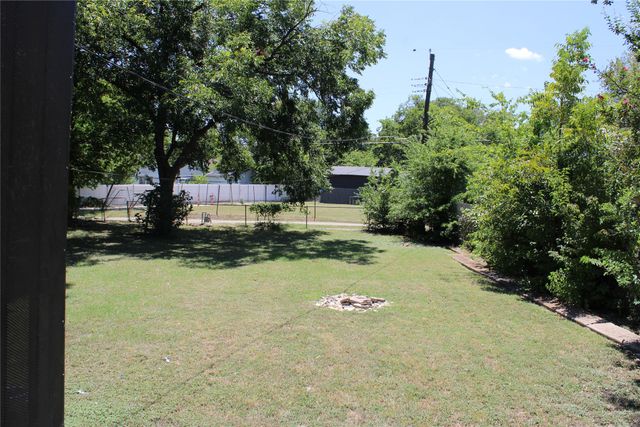 2406 E Illinois Avenue, Dallas, TX 75216