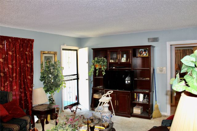 2406 E Illinois Avenue, Dallas, TX 75216