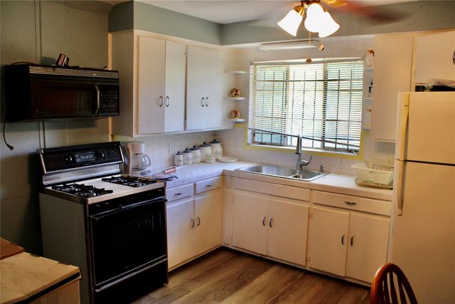 2406 E Illinois Avenue, Dallas, TX 75216