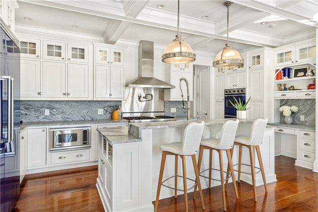 231 Carnegie Harbor Drive, Portsmouth, RI 02871