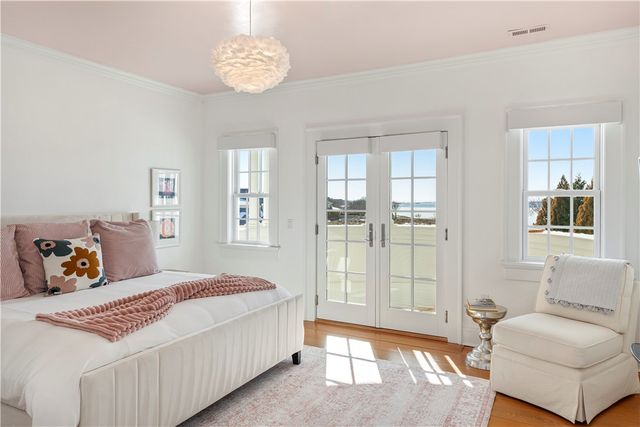 231 Carnegie Harbor Drive, Portsmouth, RI 02871