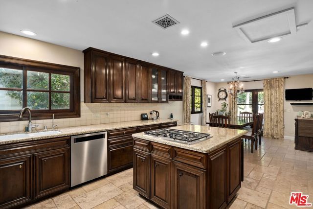 1618 Stradella Road, Los Angeles, CA 90077