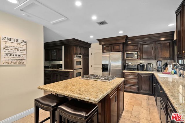 1618 Stradella Road, Los Angeles, CA 90077