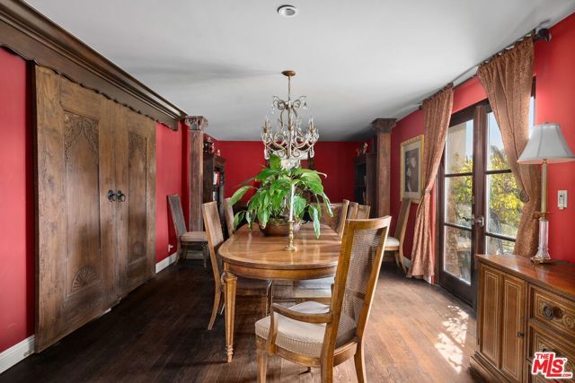 1618 Stradella Road, Los Angeles, CA 90077