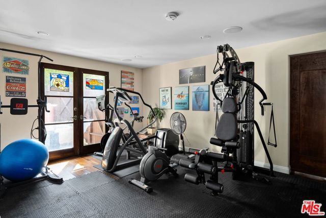 1618 Stradella Road, Los Angeles, CA 90077