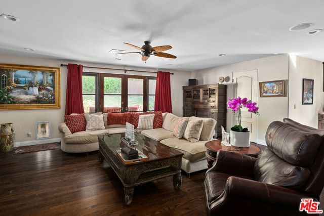 1618 Stradella Road, Los Angeles, CA 90077