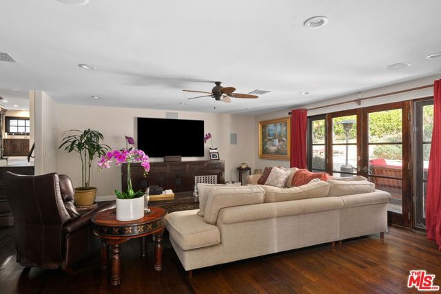 1618 Stradella Road, Los Angeles, CA 90077