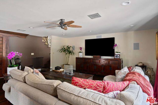 1618 Stradella Road, Los Angeles, CA 90077