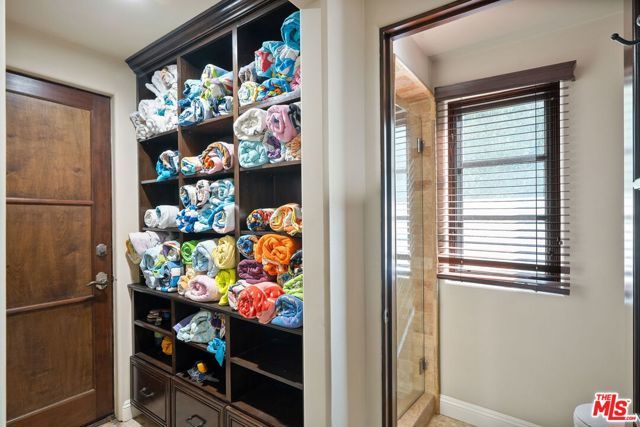 1618 Stradella Road, Los Angeles, CA 90077