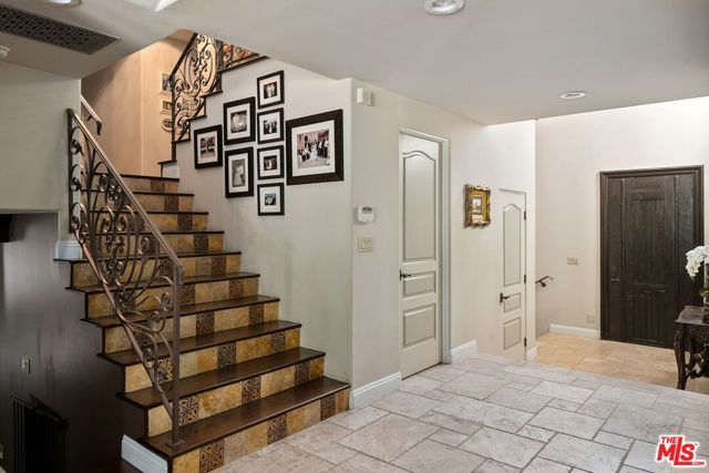 1618 Stradella Road, Los Angeles, CA 90077