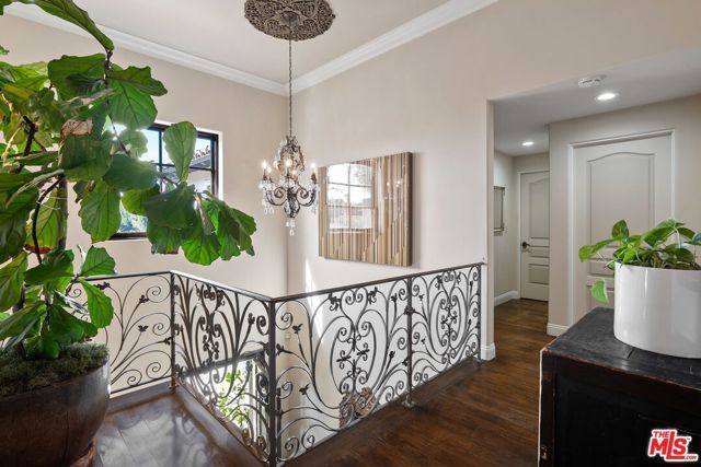 1618 Stradella Road, Los Angeles, CA 90077