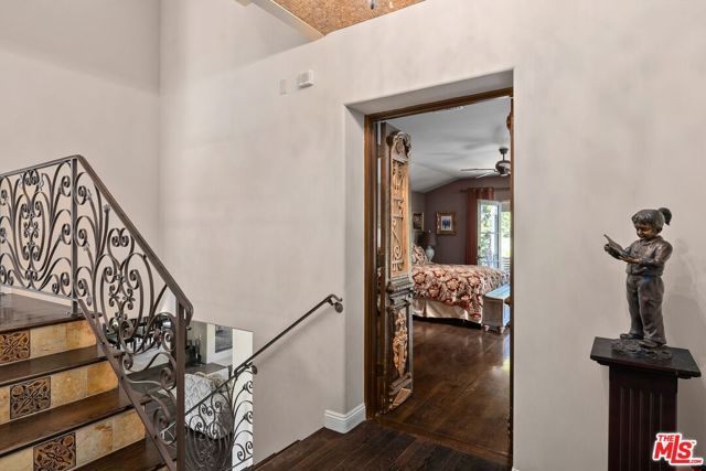 1618 Stradella Road, Los Angeles, CA 90077