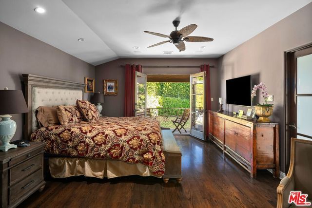 1618 Stradella Road, Los Angeles, CA 90077