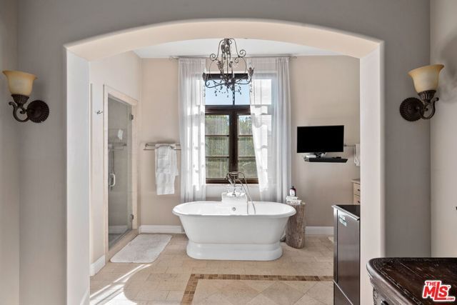 1618 Stradella Road, Los Angeles, CA 90077