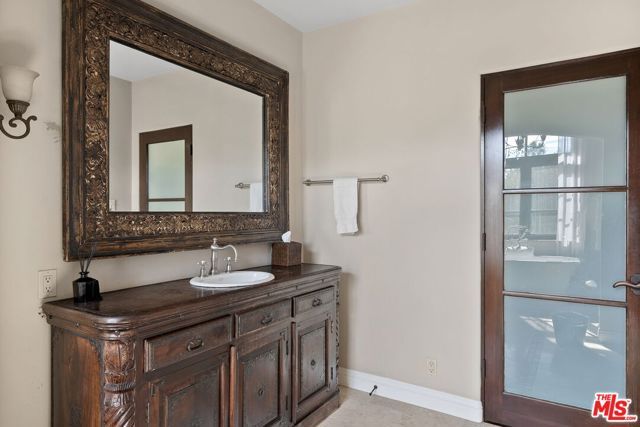 1618 Stradella Road, Los Angeles, CA 90077