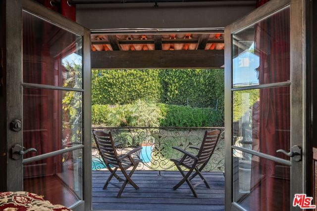 1618 Stradella Road, Los Angeles, CA 90077