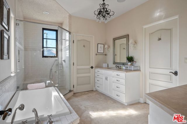 1618 Stradella Road, Los Angeles, CA 90077