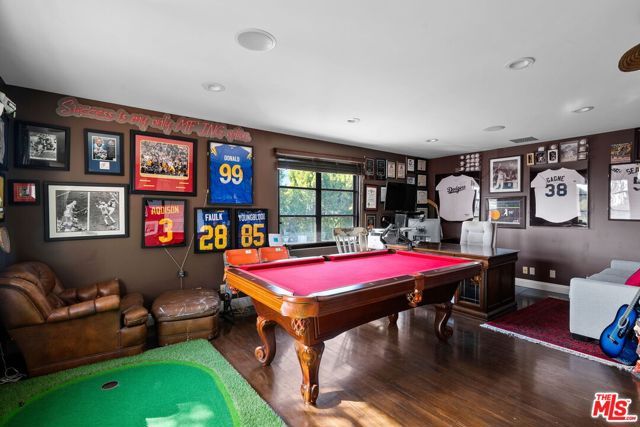 1618 Stradella Road, Los Angeles, CA 90077