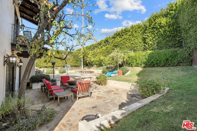 1618 Stradella Road, Los Angeles, CA 90077